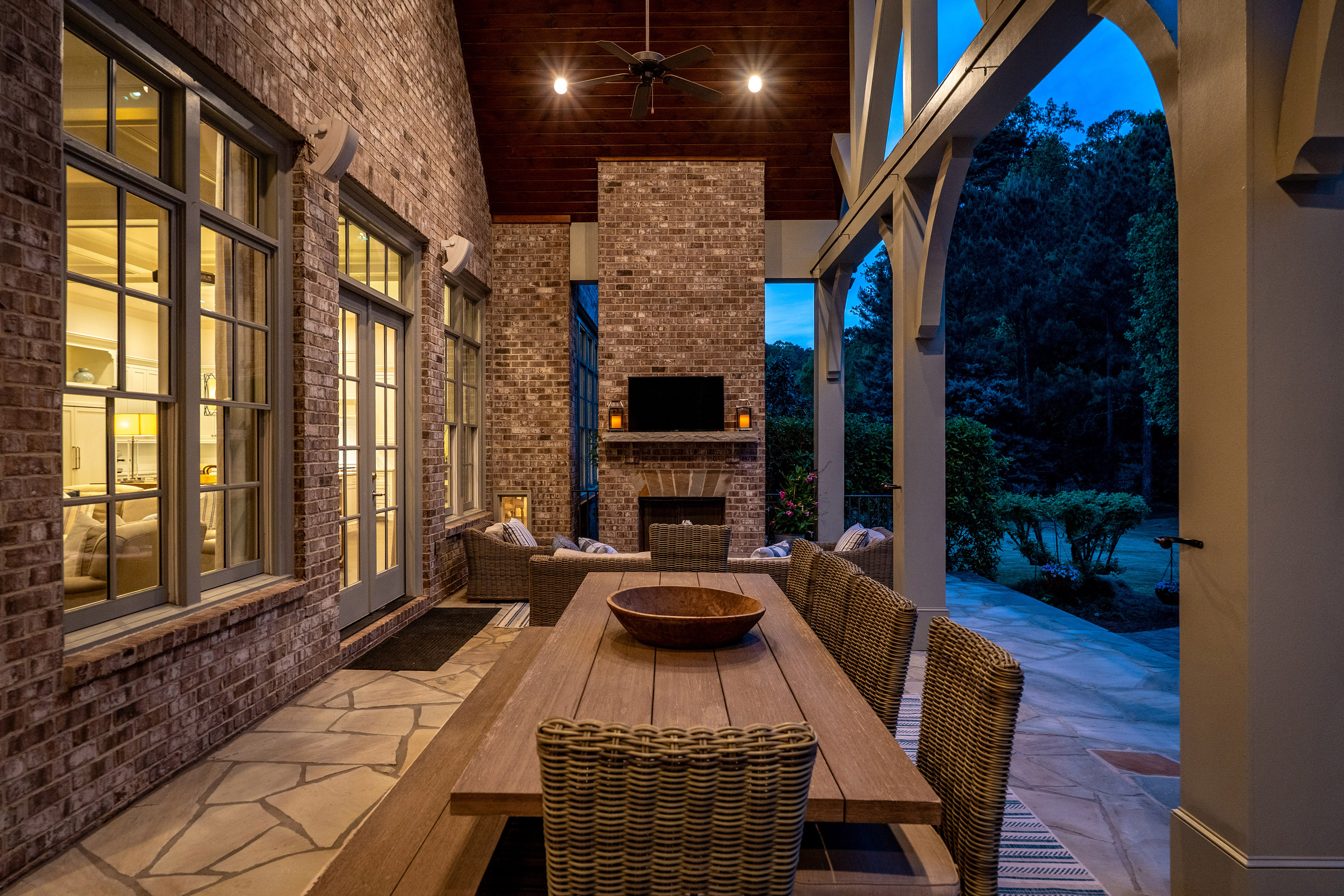  Experience Luxury in One of Georgia’s Most Prestigious Gated Golf Communities - 物件實景