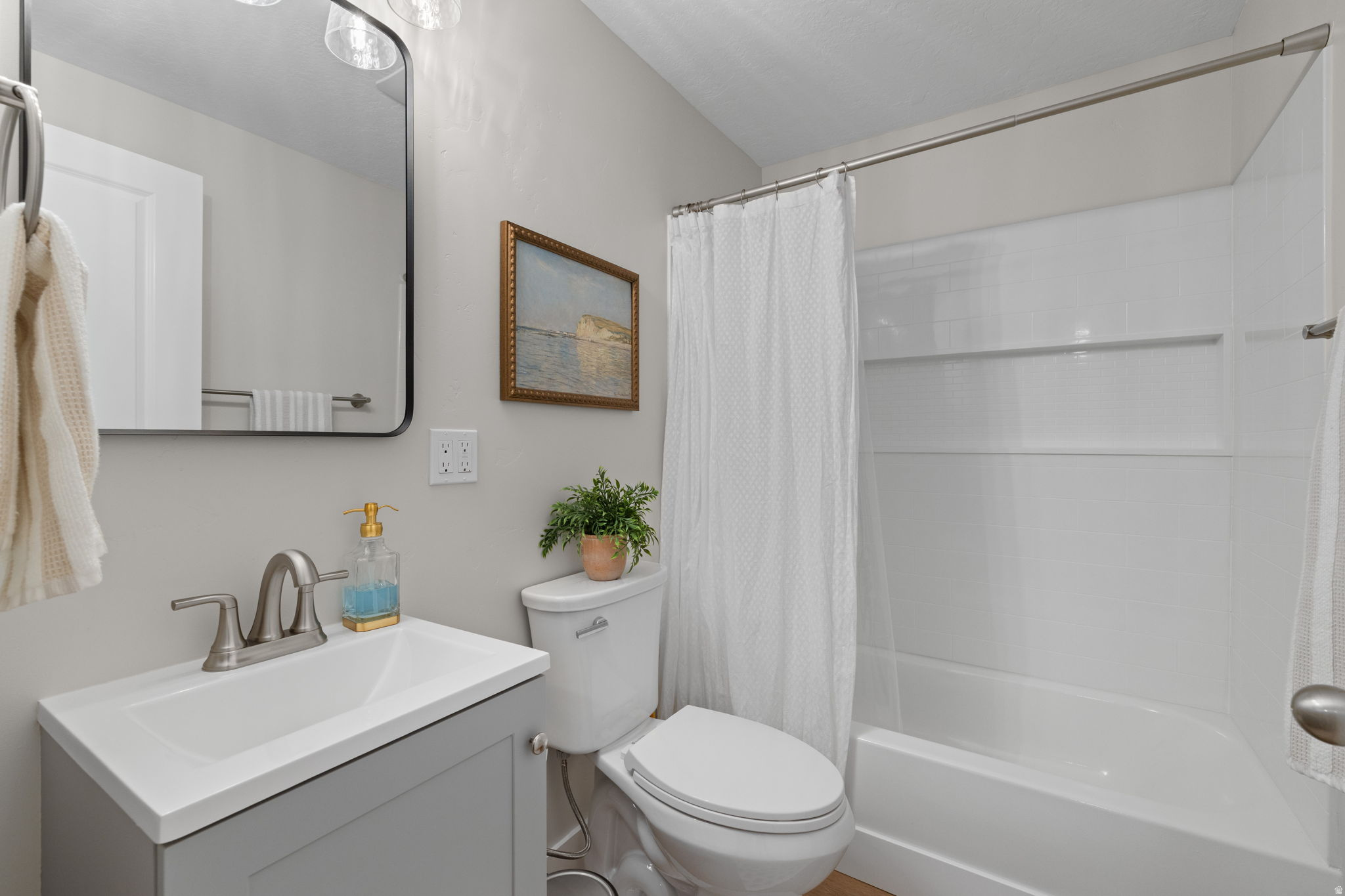 Eagle Mountain, Utah, 84005, United States, 5 Bedrooms Bedrooms, ,4 BathroomsBathrooms,Residential,For Sale,2003166