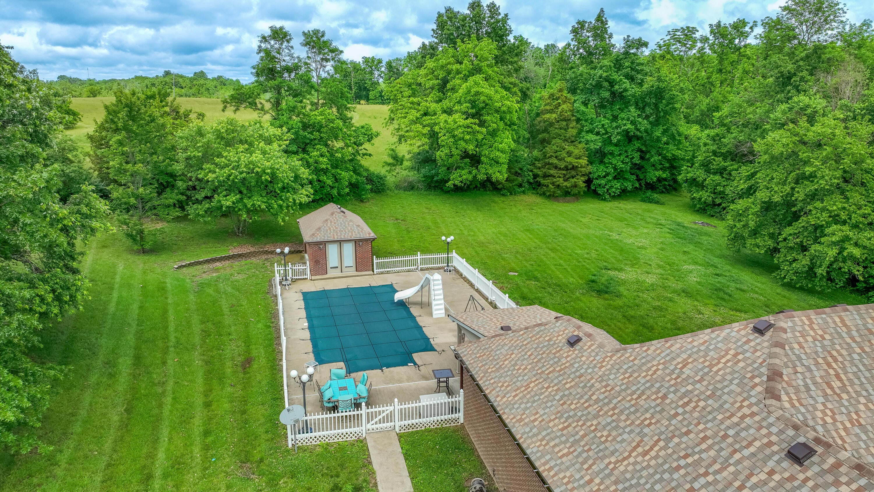 Richmond, Kentucky, 40475, United States, 3 Bedrooms Bedrooms, ,2 BathroomsBathrooms,Residential,For Sale,2047972
