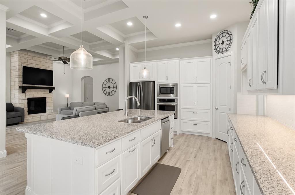 Granbury, Texas, 76049, United States, 4 Bedrooms Bedrooms, ,2 BathroomsBathrooms,Residential,For Sale,1983428