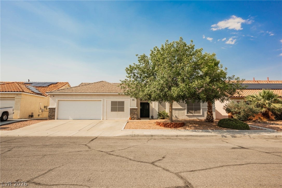Henderson, Nevada, 89015, United States, 5 Bedrooms Bedrooms, ,2 BathroomsBathrooms,Residential,For Sale,1976773