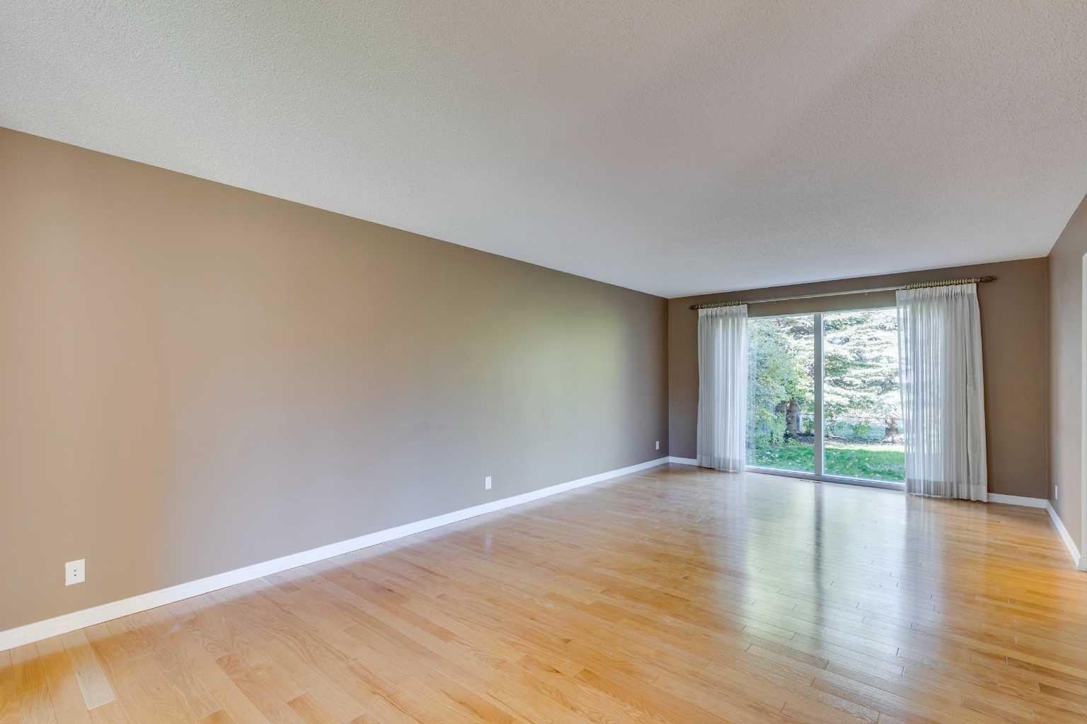 CALGARY, Alberta, T3B 2W3, CA, 7 Bedrooms Bedrooms, ,4 BathroomsBathrooms,Residential,For Sale,1988162