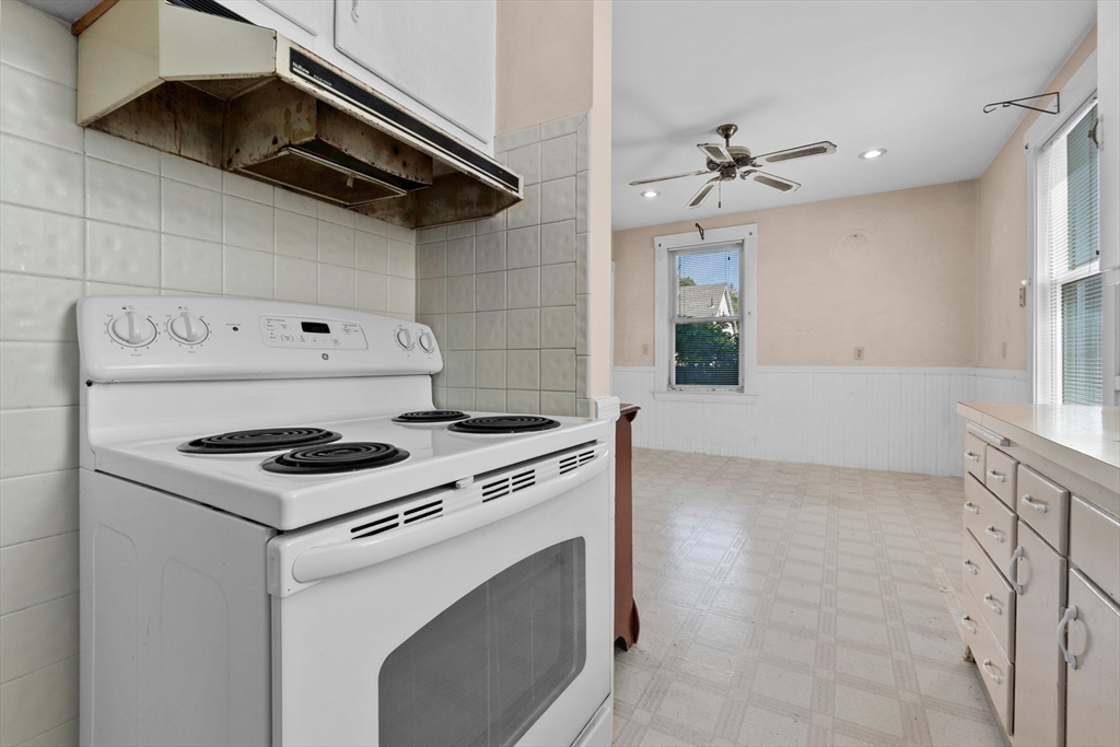 Lynn, Massachusetts, 01905, United States, 4 Bedrooms Bedrooms, ,2 BathroomsBathrooms,Residential,For Sale,1987655