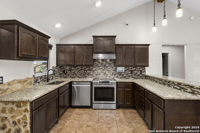 La Vernia, Texas, 78121, United States, 6 Bedrooms Bedrooms, ,4 BathroomsBathrooms,Residential,For Sale,1737147