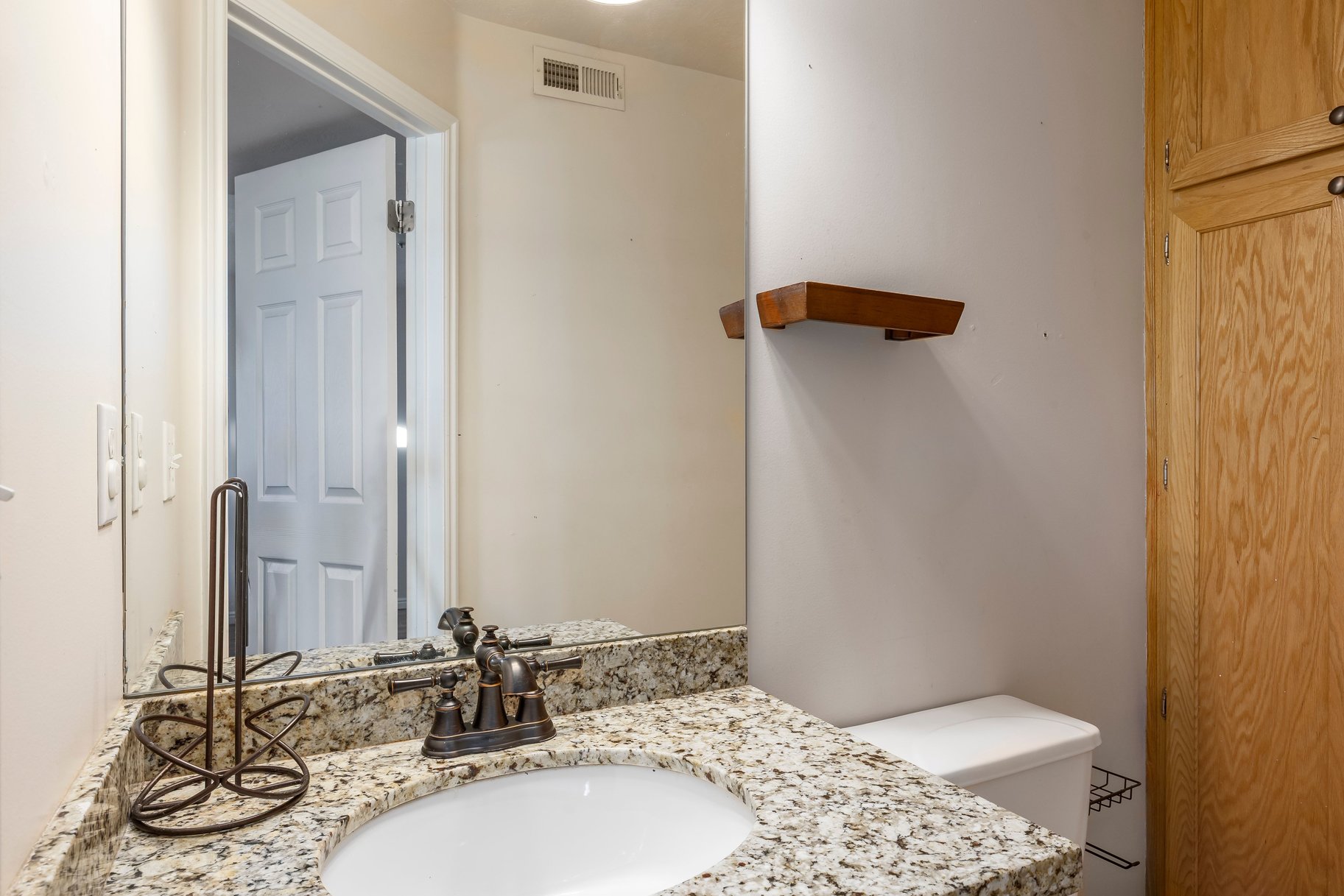  Main-Floor Primary Living with Resort-Style Amenities - 物件實景