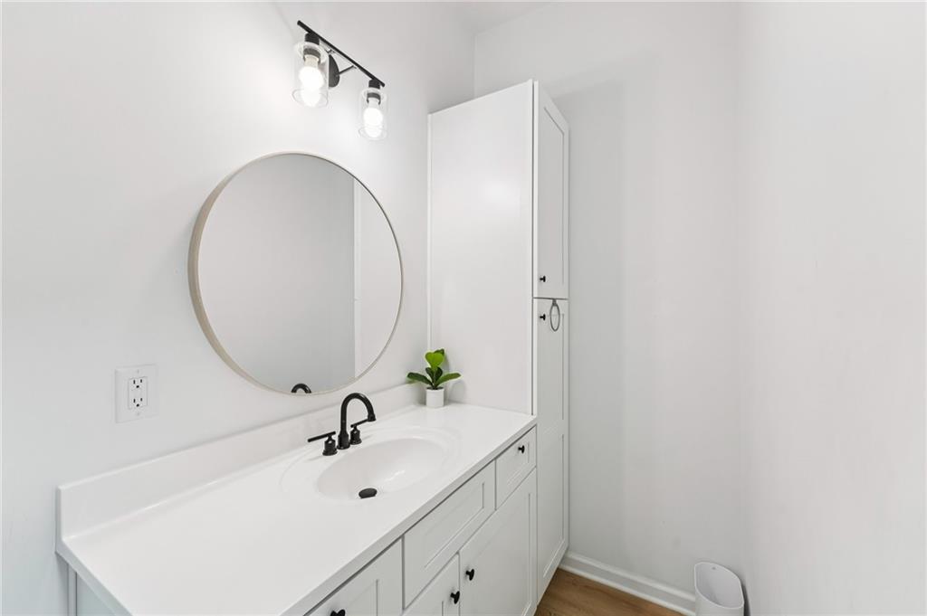 Canton, Georgia, 30114, United States, 6 Bedrooms Bedrooms, ,4 BathroomsBathrooms,Residential,For Sale,1978205