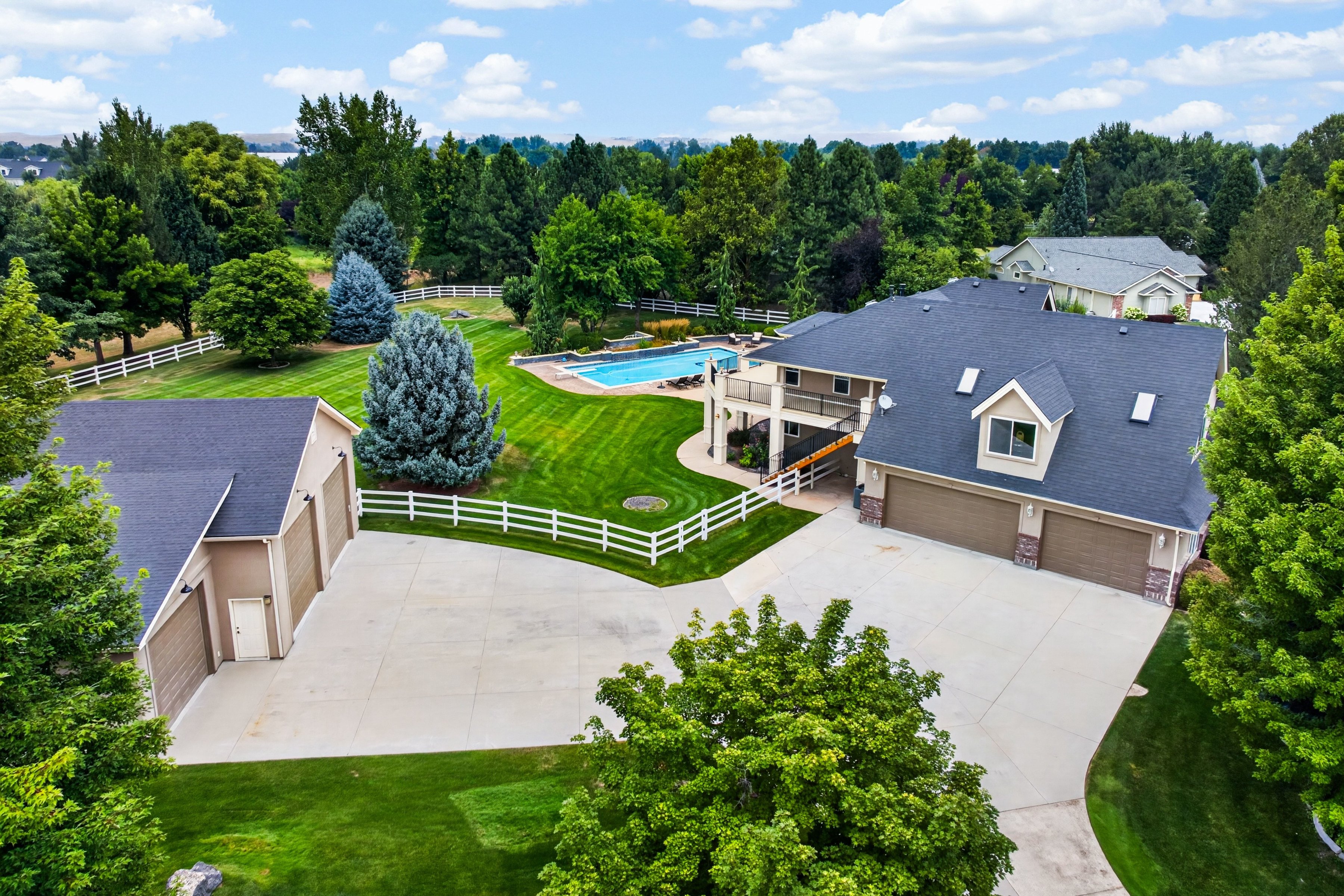  Exceptional Eagle Property - 物件實景