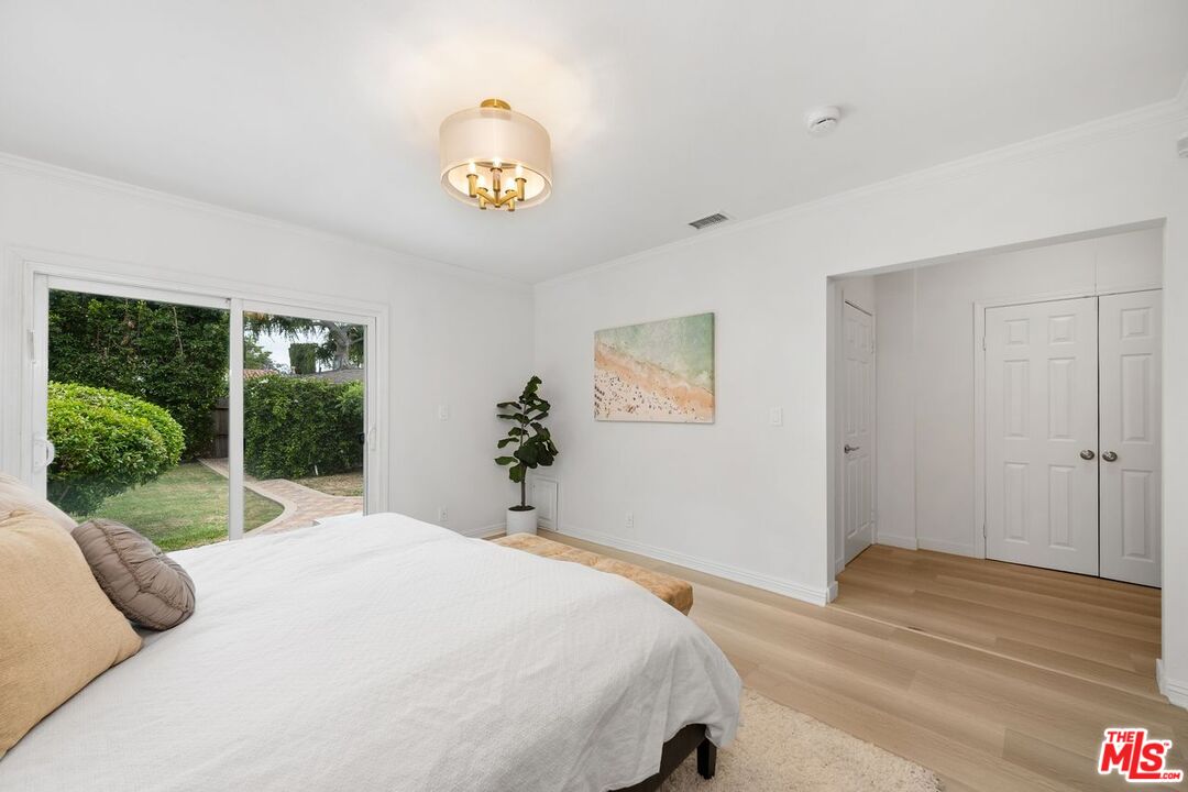 Los Angeles, California, 90048, United States, 4 Bedrooms Bedrooms, ,4 BathroomsBathrooms,Residential,For Sale,1912253