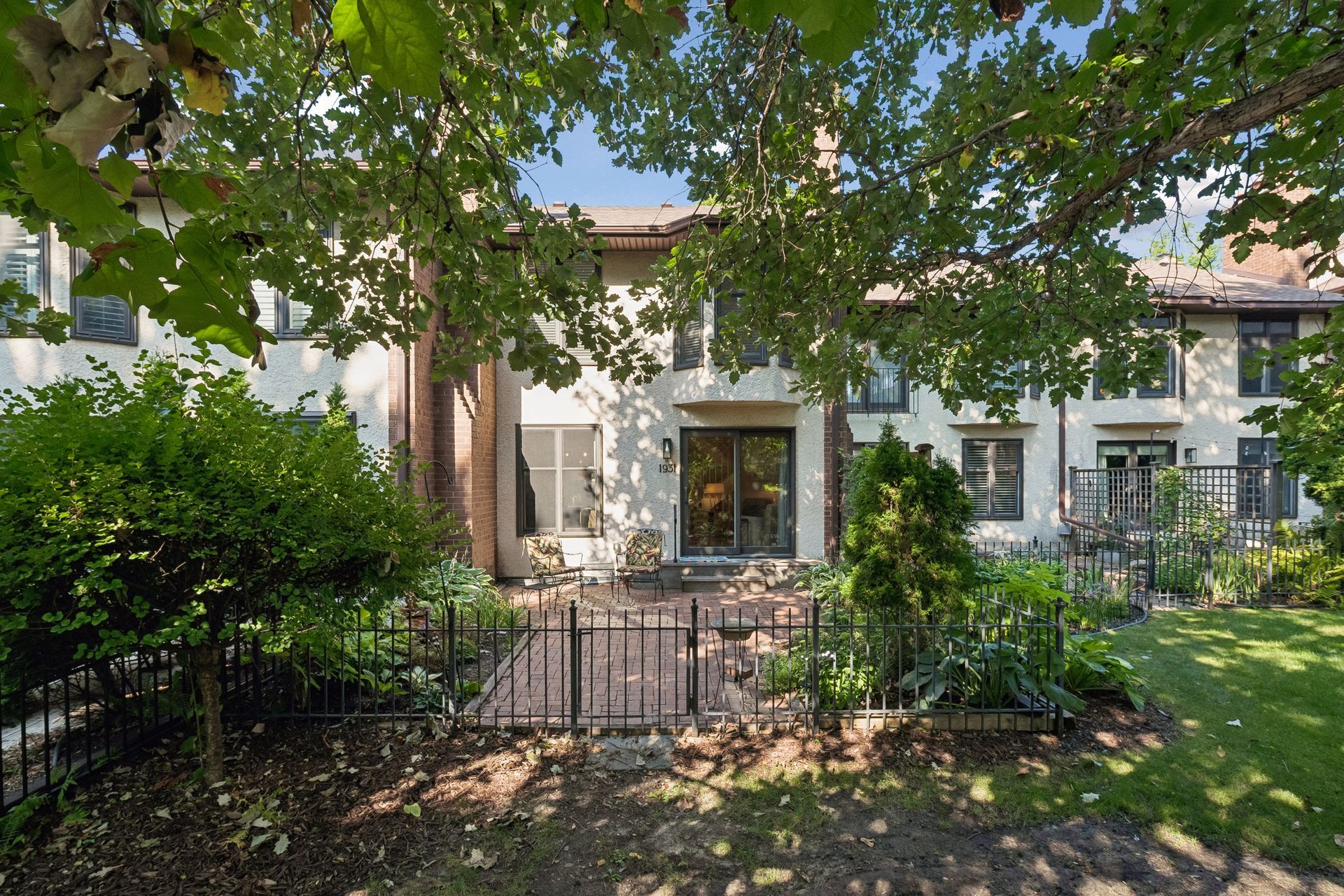  Updated Townhome With Exceptional Outdoor Space - 物件實景
