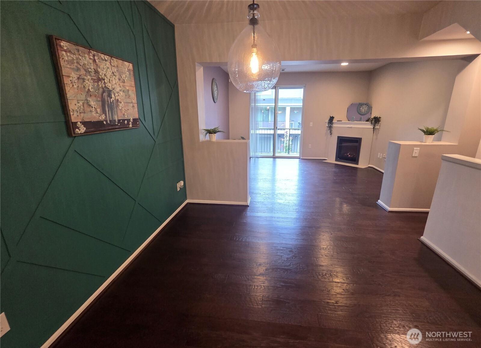 EVERETT, Washington, 98208, United States, 2 Bedrooms Bedrooms, ,3 BathroomsBathrooms,Residential,For Sale,1948588