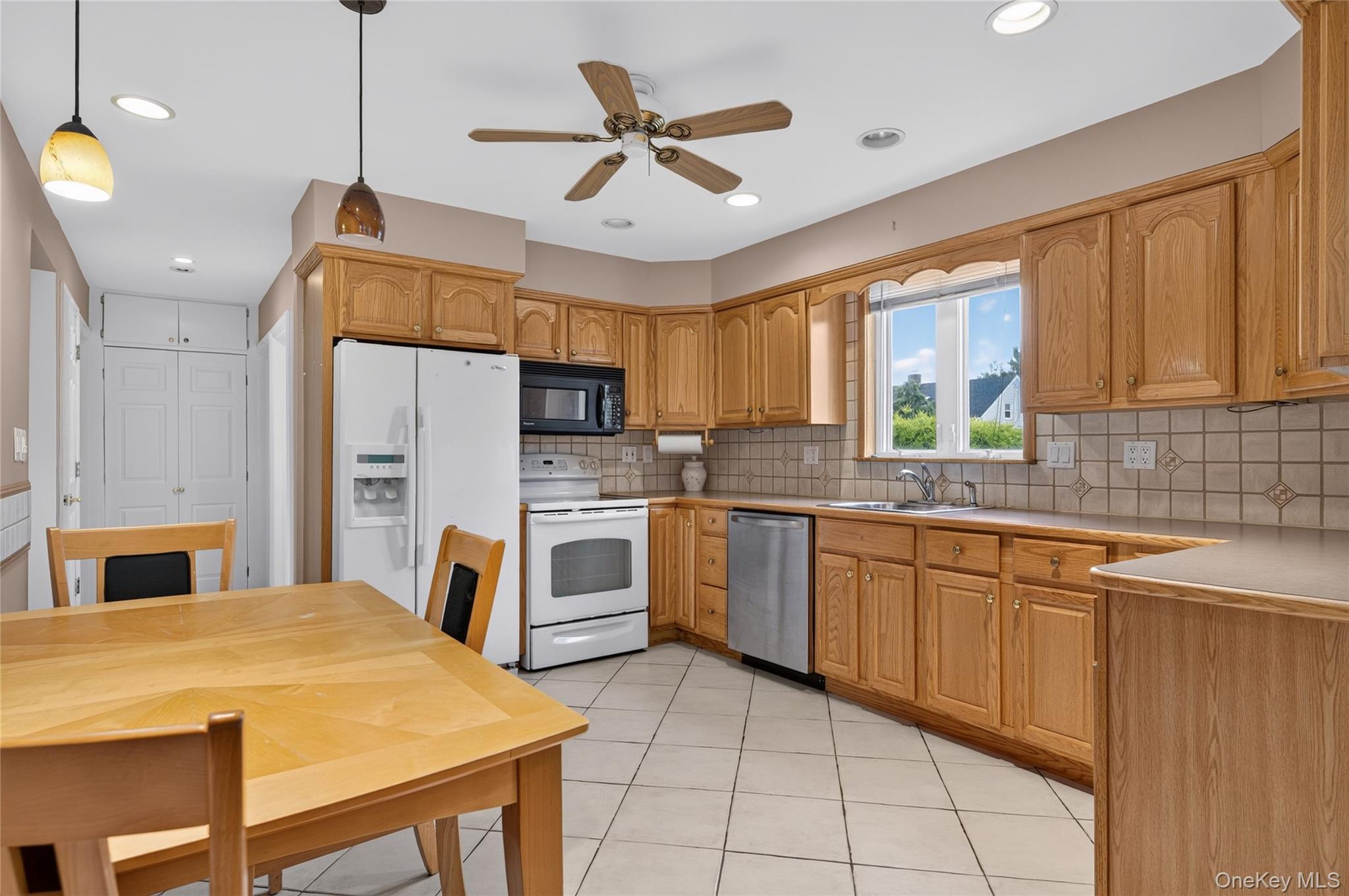  39 Boat Lane, Levittown, NY, 11756 - 物件實景