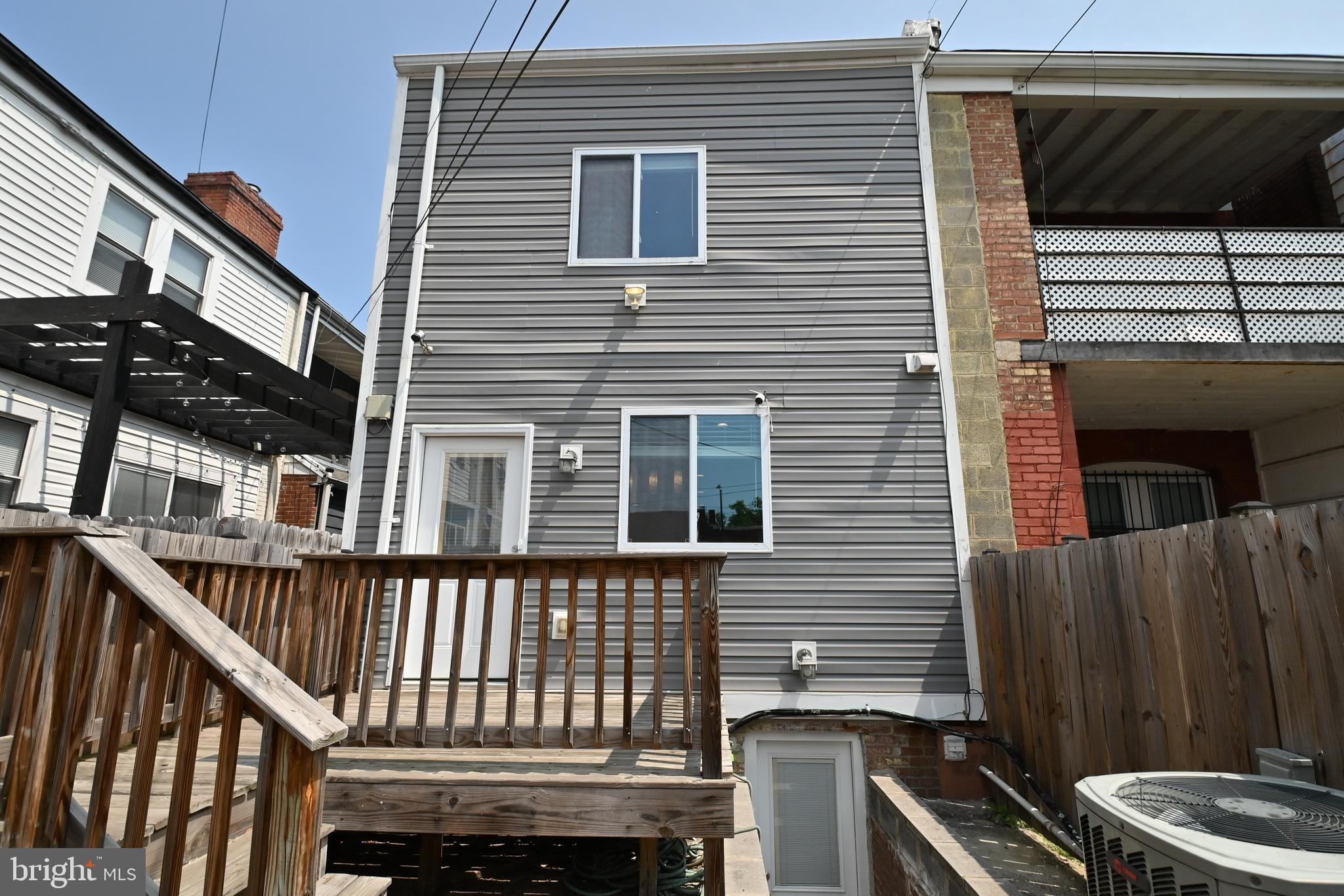 Washington, District of Columbia, 20002, United States, 3 Bedrooms Bedrooms, ,4 BathroomsBathrooms,Residential,For Sale,1931159