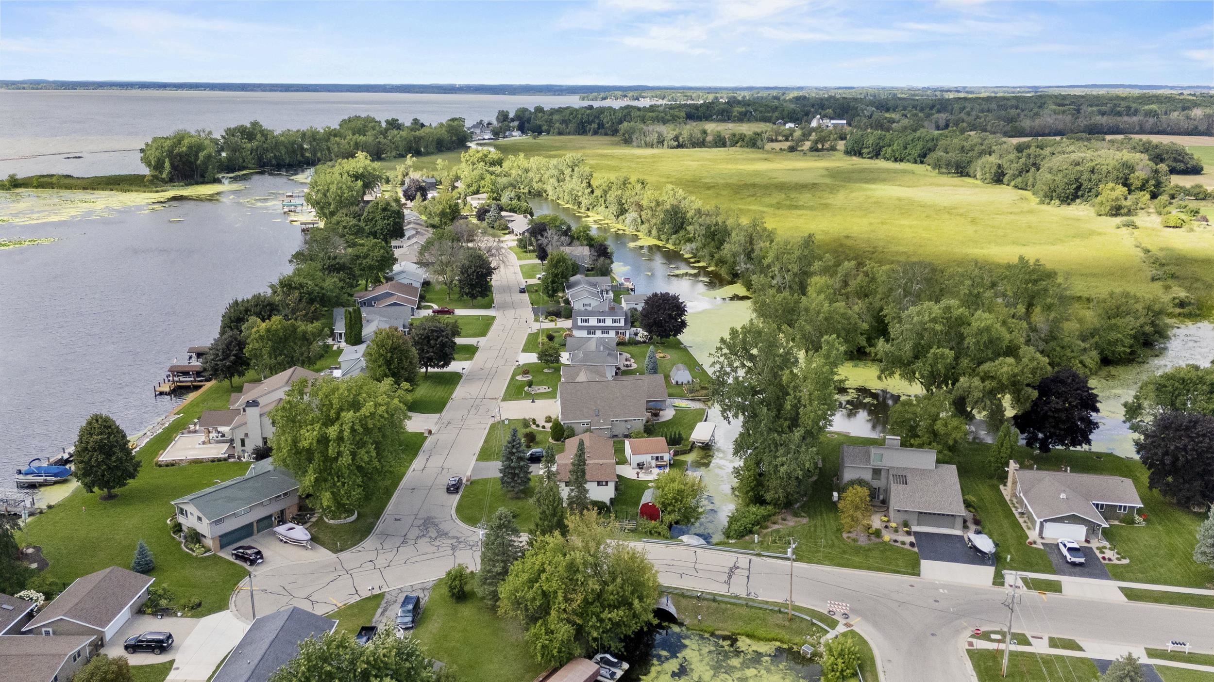 Winneconne, Wisconsin, 54986, United States, 3 Bedrooms Bedrooms, ,4 BathroomsBathrooms,Residential,For Sale,1944874
