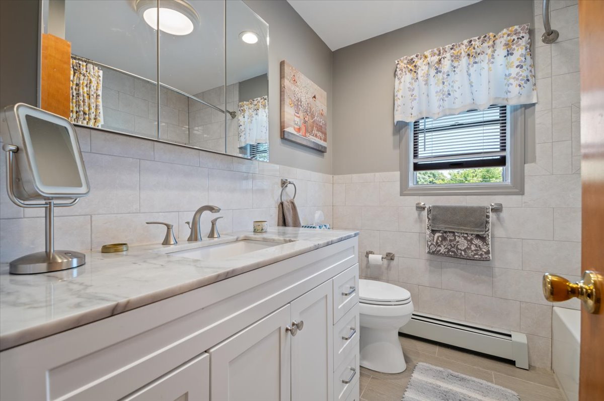 Levittown, New York, 11756, United States, 5 Bedrooms Bedrooms, ,2 BathroomsBathrooms,Residential,For Sale,1920496