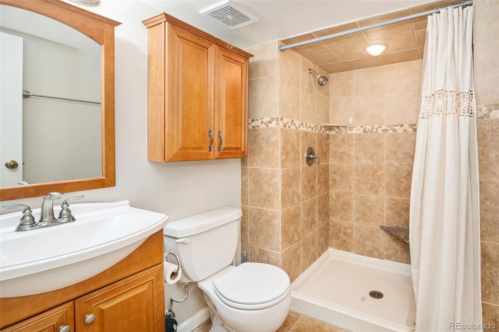 Littleton, Colorado, 80123, United States, 3 Bedrooms Bedrooms, ,1 BathroomBathrooms,Residential,For Sale,1766887