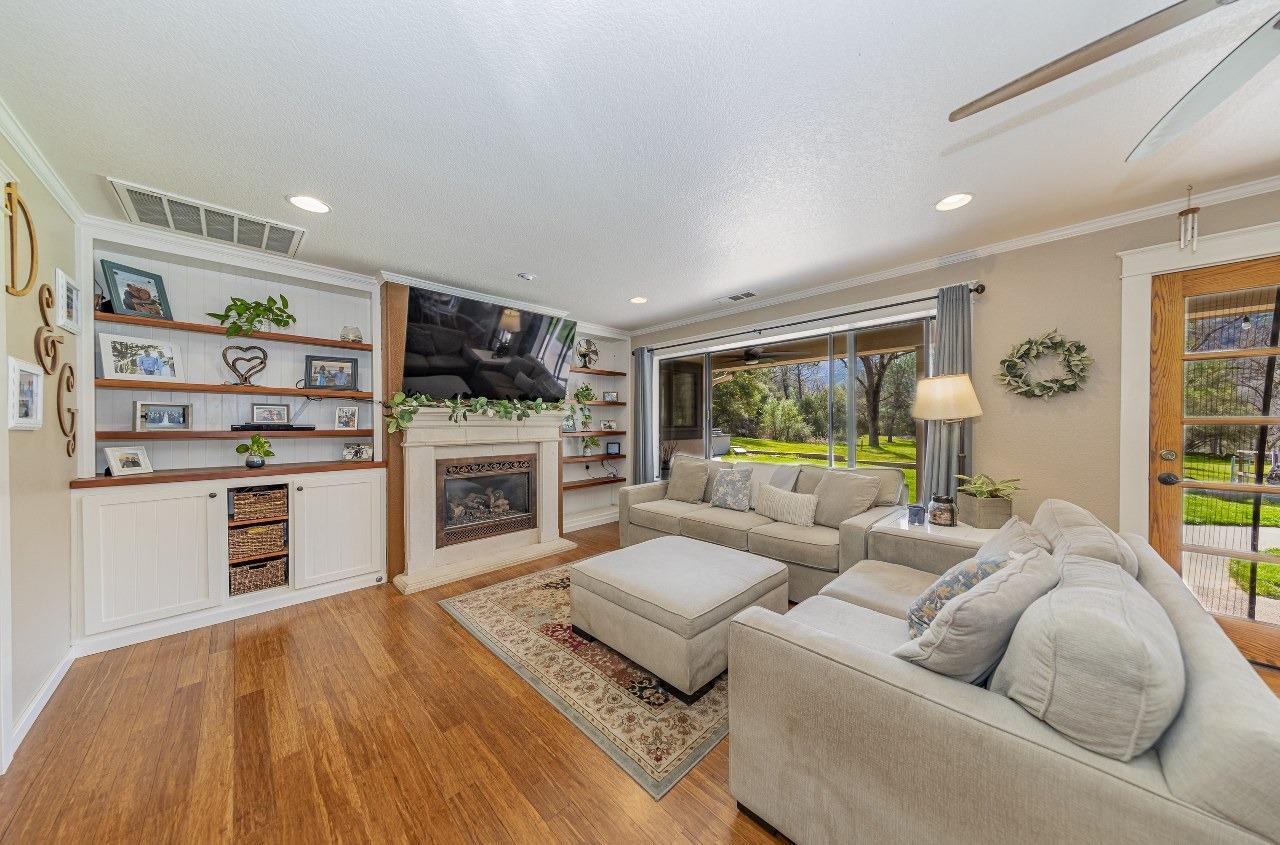 Oakhurst, California, 93644, United States, 3 Bedrooms Bedrooms, ,3 BathroomsBathrooms,Residential,For Sale,1977364