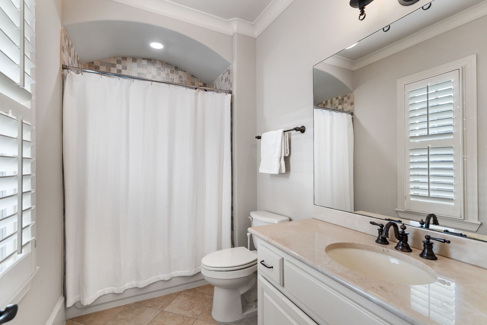  1010 Nantucket Drive F - 物件實景