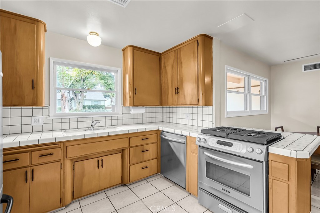 Riverside, California, 92506, United States, 3 Bedrooms Bedrooms, ,2 BathroomsBathrooms,Residential,For Sale,2001609