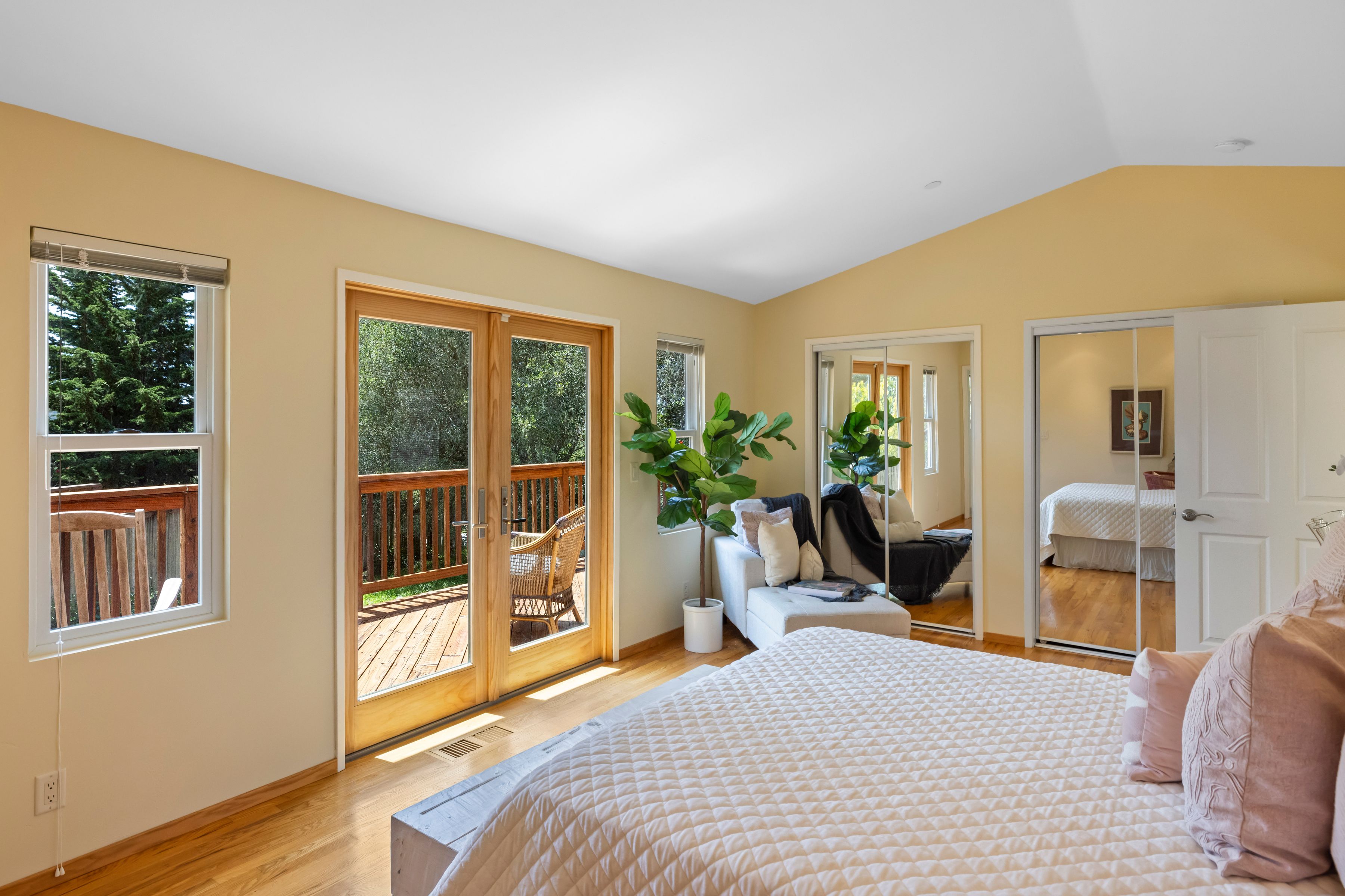  3113 Sloat Road - 物件實景