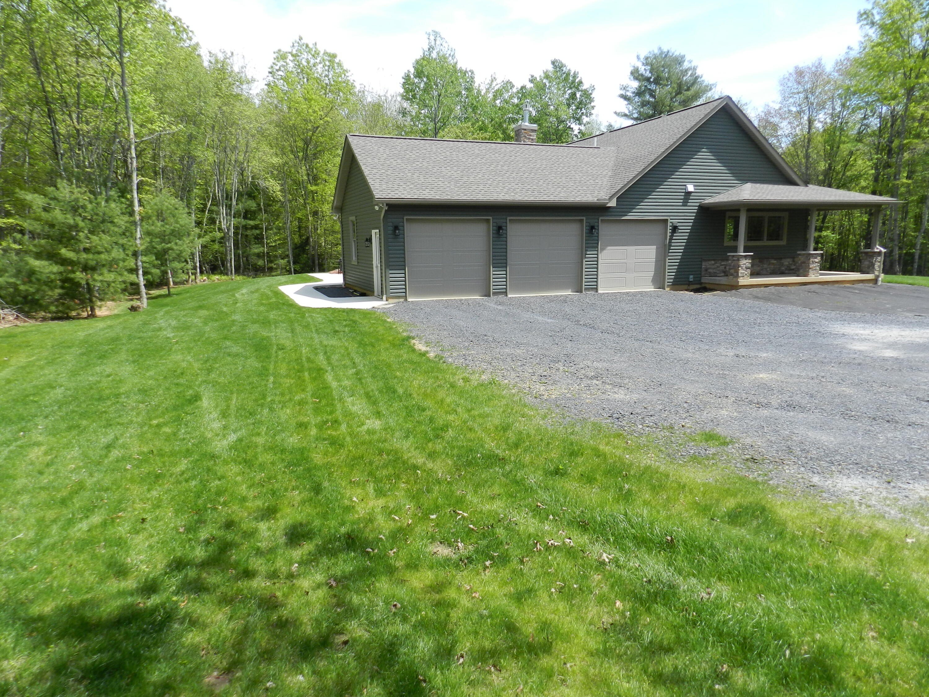 Kunkletown, Pennsylvania, 18058, United States, 3 Bedrooms Bedrooms, ,2 BathroomsBathrooms,Residential,For Sale,1896386