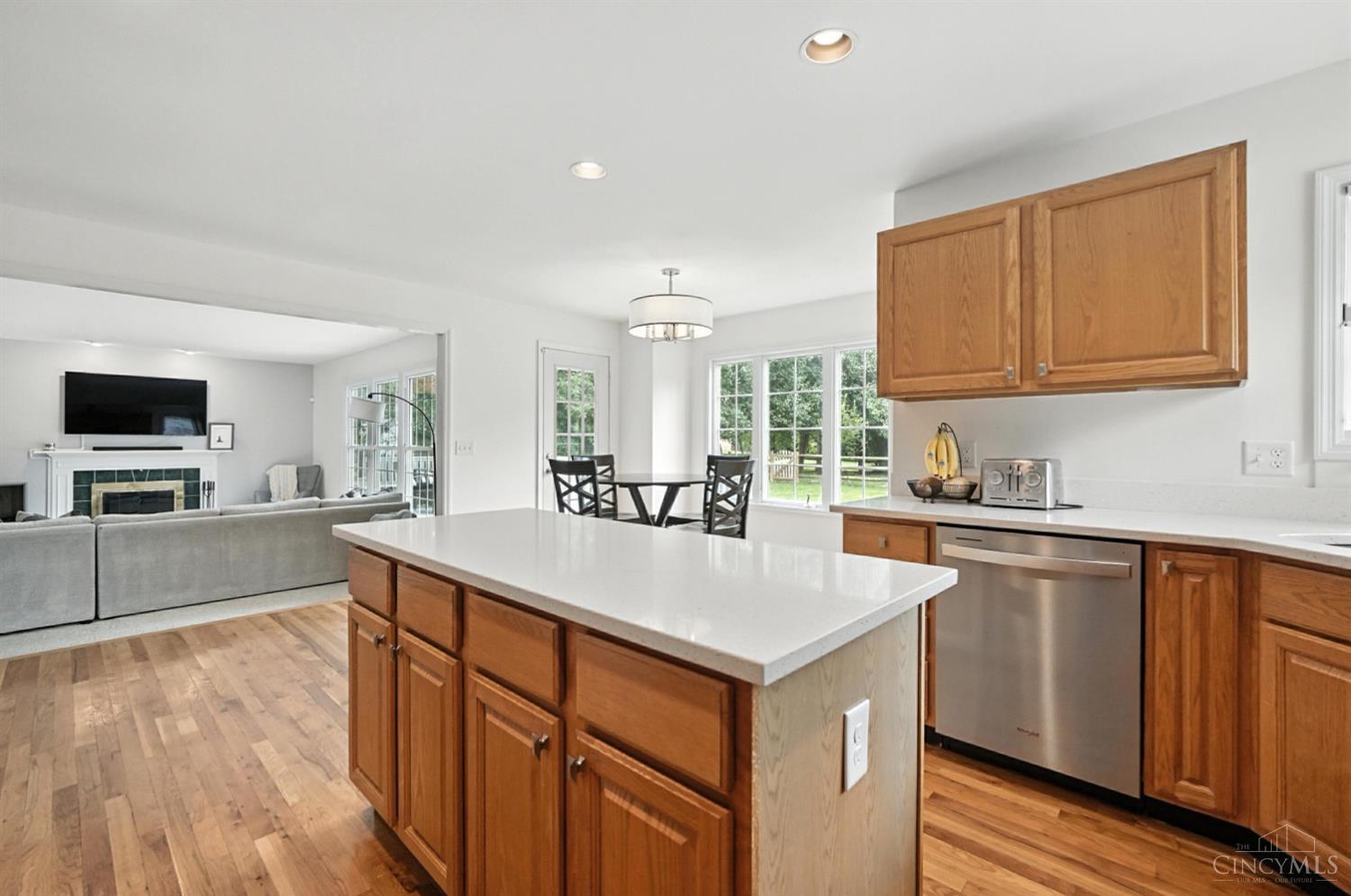 Blue Ash, Ohio, 45241, United States, 4 Bedrooms Bedrooms, ,4 BathroomsBathrooms,Residential,For Sale,1902306