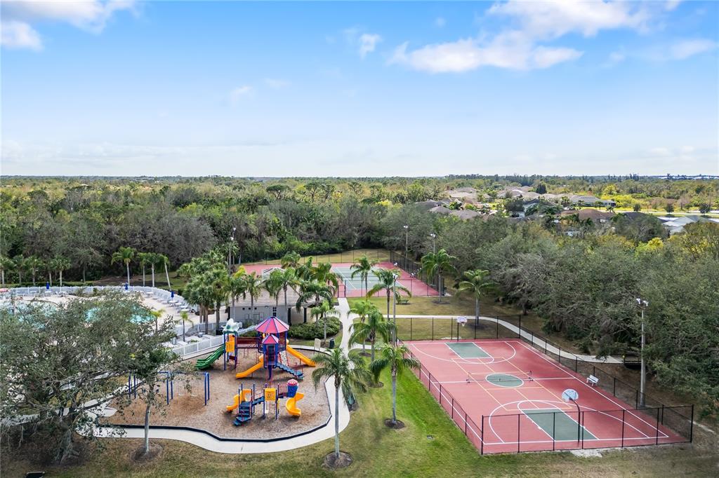 Bradenton, Florida, 34212, United States, 4 Bedrooms Bedrooms, ,5 BathroomsBathrooms,Residential,For Sale,1856587