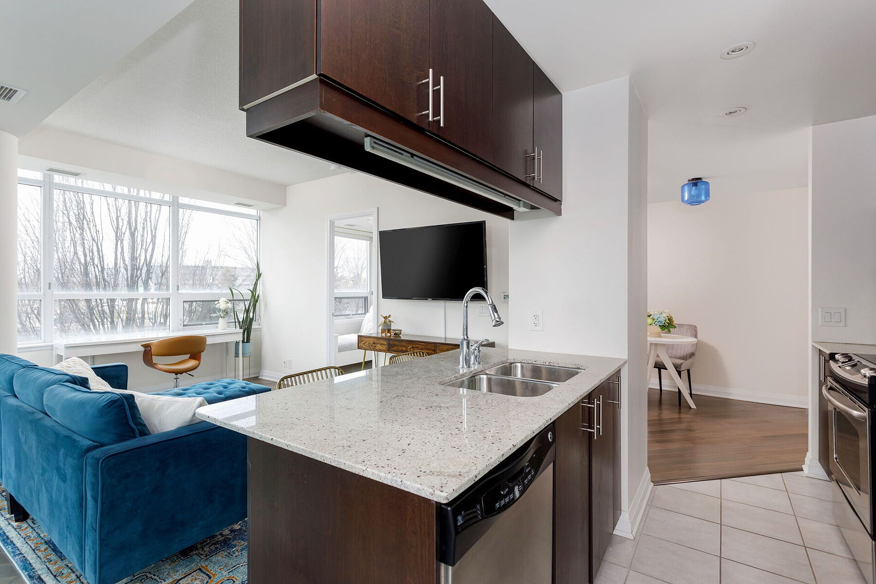  Spacious and Bright Condo - 物件實景