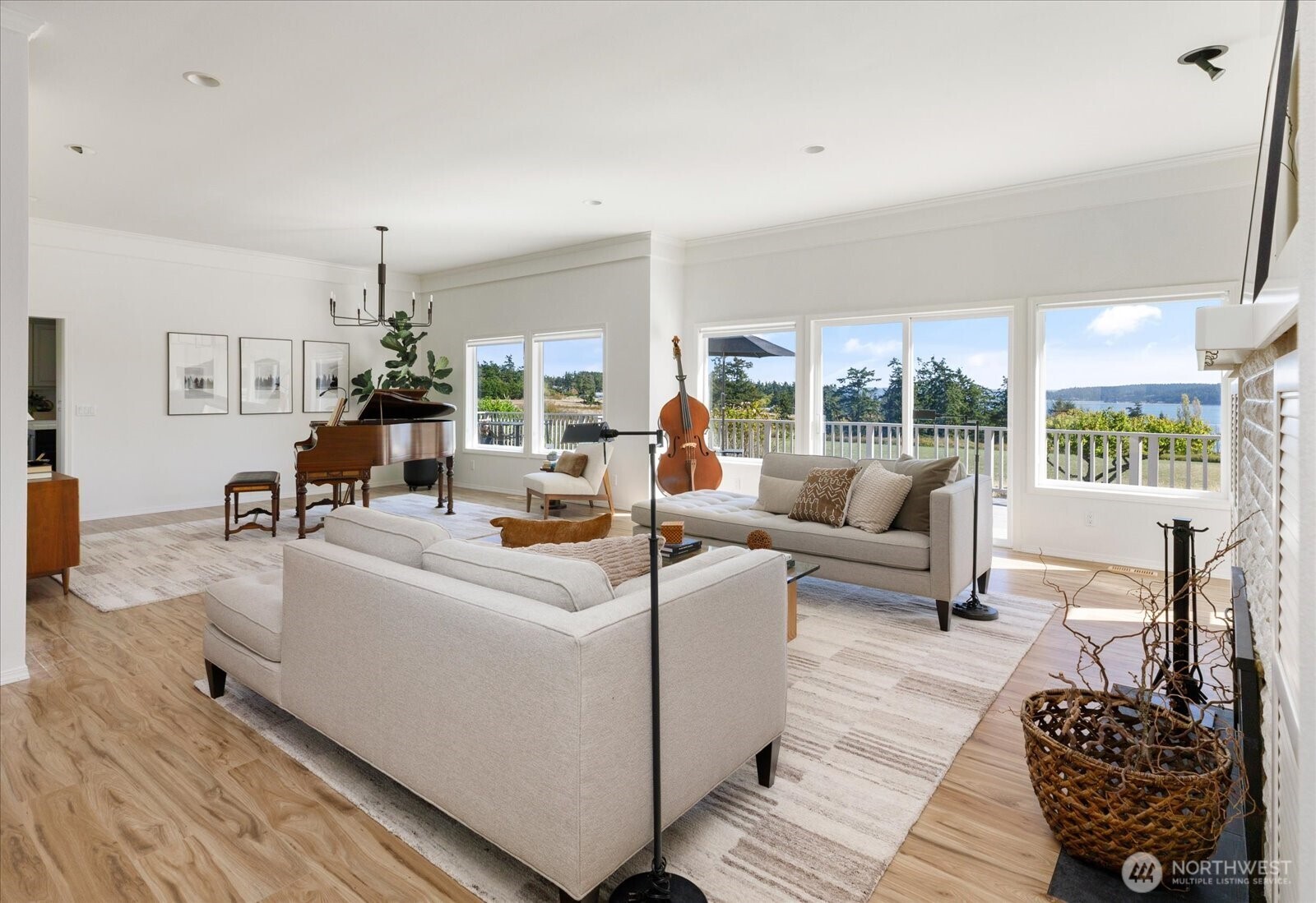 Oak Harbor, Washington, 98277, United States, 4 Bedrooms Bedrooms, ,2 BathroomsBathrooms,Residential,For Sale,1992987