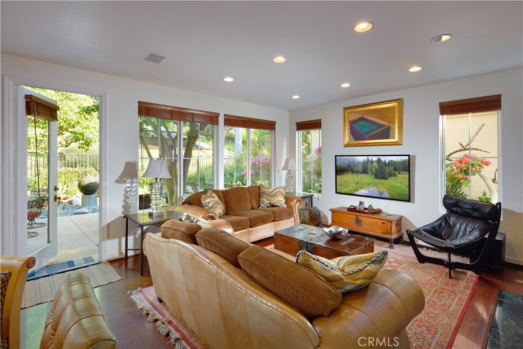 Newport Beach, California, 92660, United States, 4 Bedrooms Bedrooms, ,3 BathroomsBathrooms,Residential,For Sale,1991326