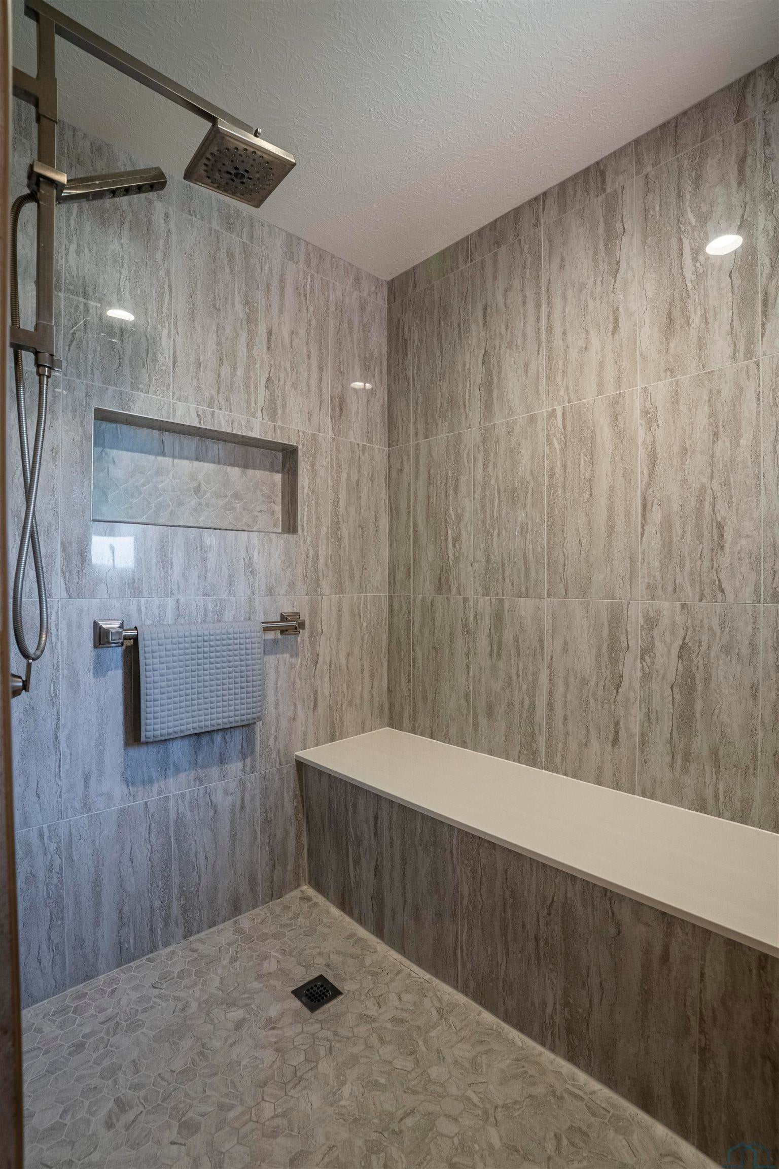 Sioux City, Iowa, 51108, United States, 3 Bedrooms Bedrooms, ,4 BathroomsBathrooms,Residential,For Sale,2035847
