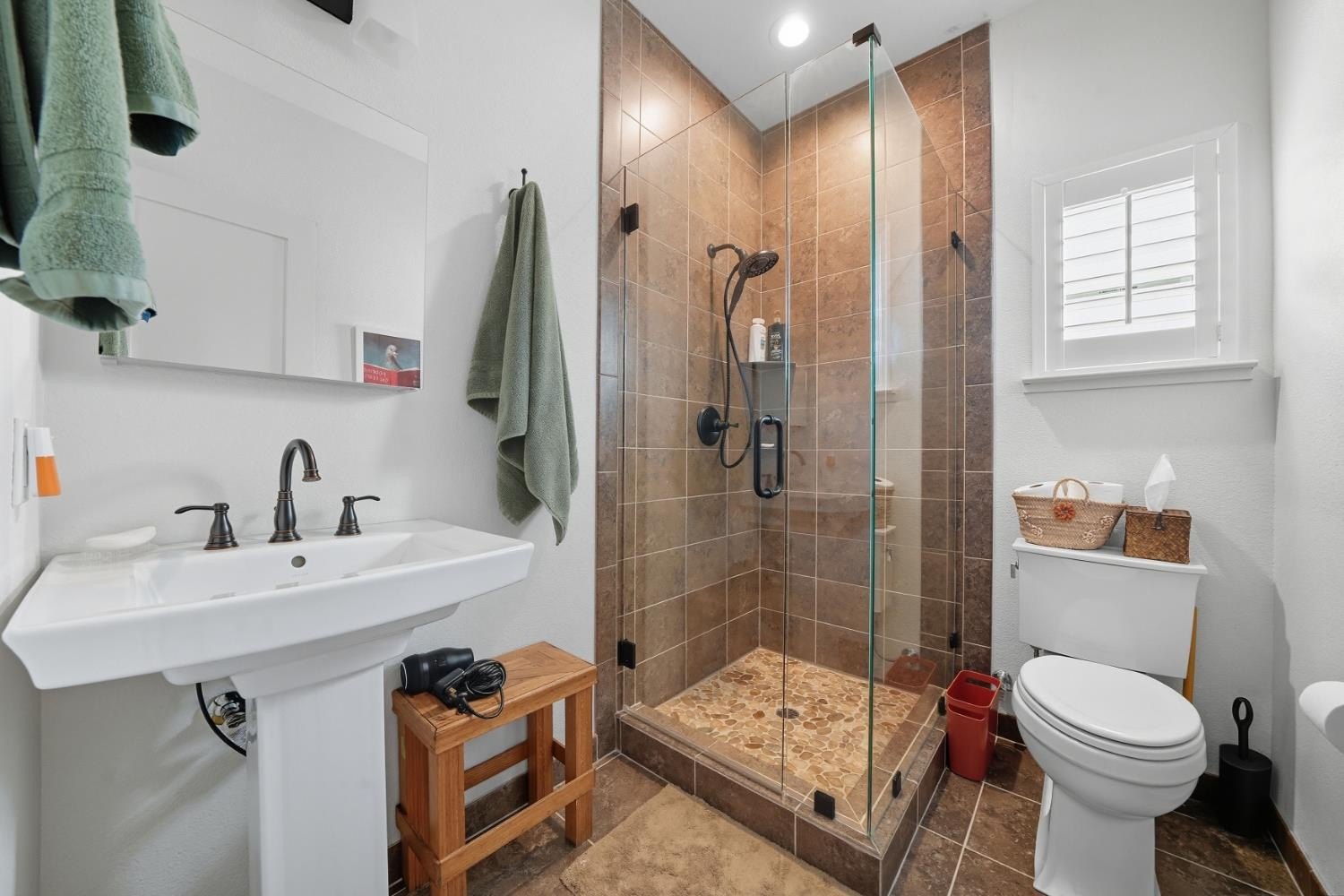 Mountain Ranch, California, 95246, United States, 4 Bedrooms Bedrooms, ,3 BathroomsBathrooms,Residential,For Sale,1976559