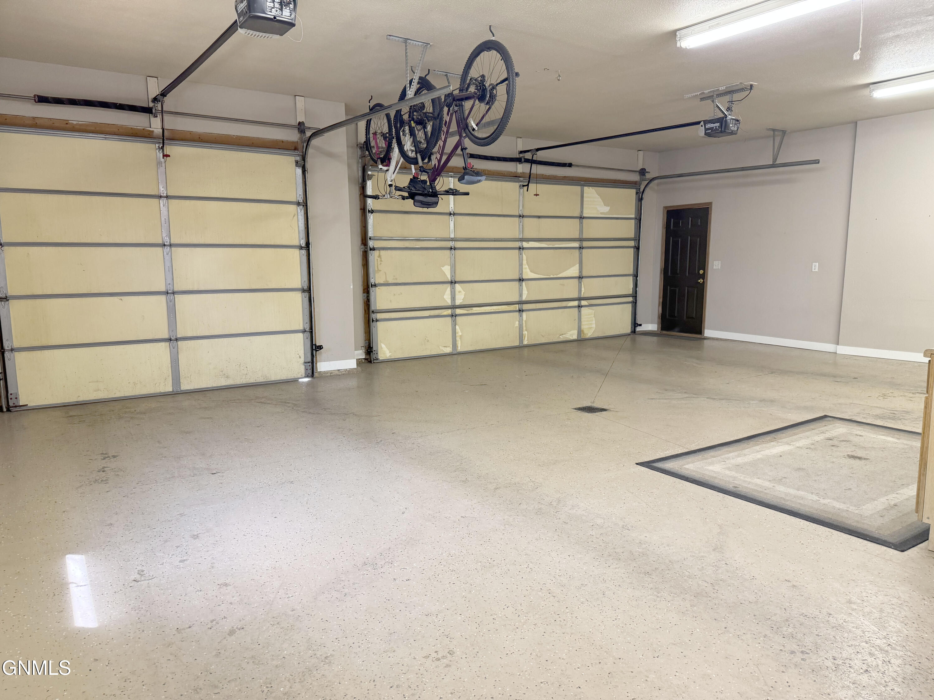 Bismarck, North Dakota, 58503, United States, 5 Bedrooms Bedrooms, ,2 BathroomsBathrooms,Residential,For Sale,2001566