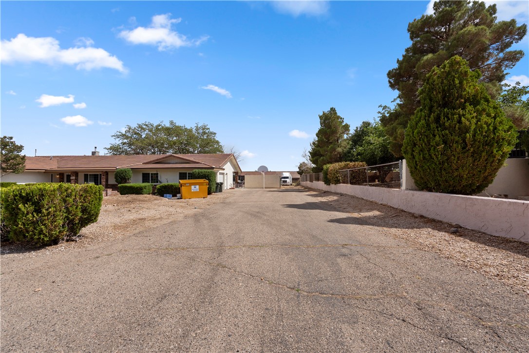 Kingman, Arizona, 86409, United States, 5 Bedrooms Bedrooms, ,1 BathroomBathrooms,Residential,For Sale,1891377