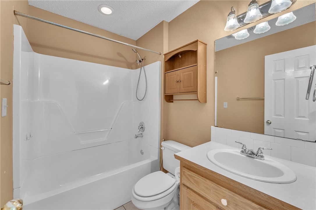 Bentonville, Arkansas, 72713, United States, 5 Bedrooms Bedrooms, ,3 BathroomsBathrooms,Residential,For Sale,1882390