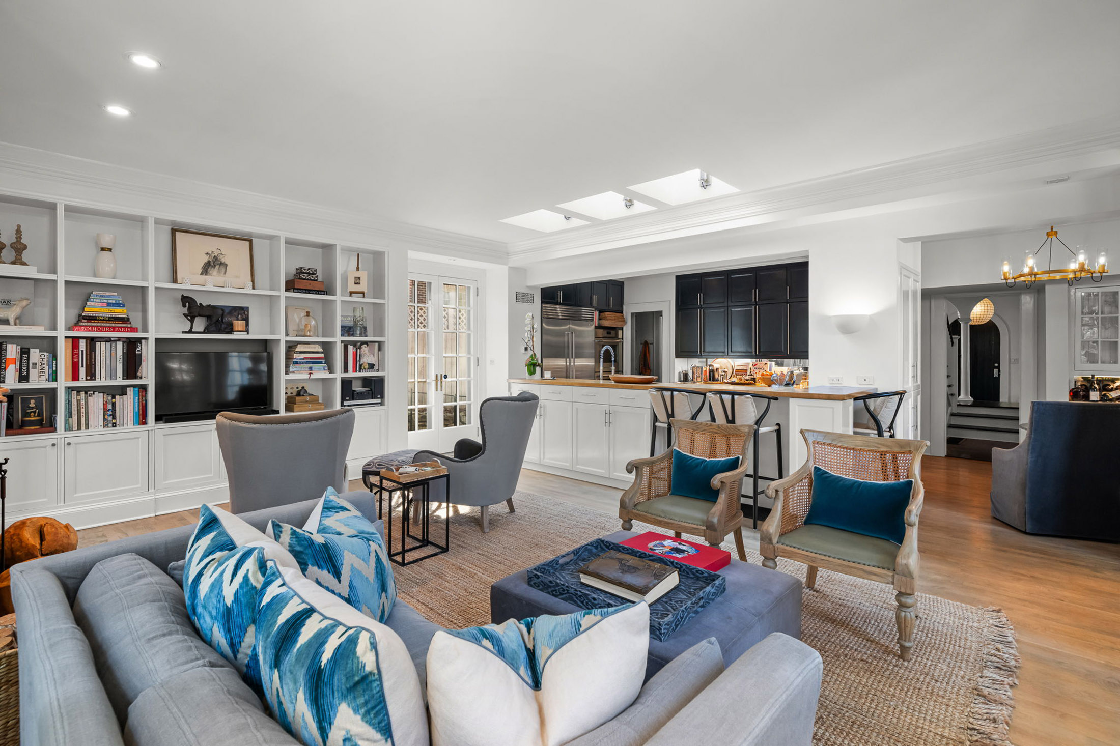  Timeless Ardmore Park Home Blends Classic Charm with Custom Renovations - 物件實景