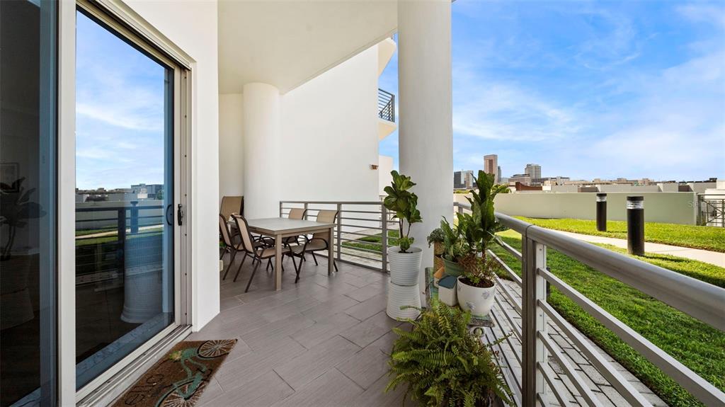 Tampa, Florida, 33602, United States, 2 Bedrooms Bedrooms, ,2 BathroomsBathrooms,Residential,For Sale,1976290