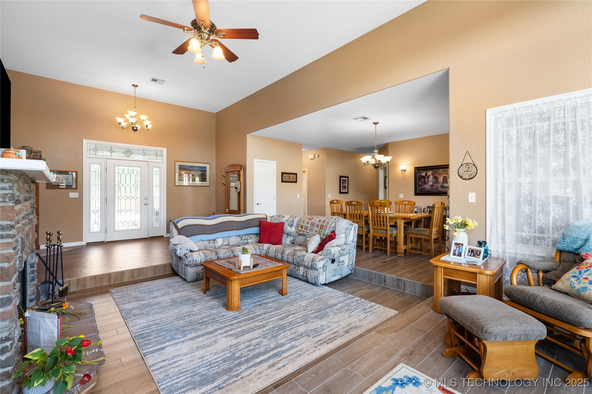 Henryetta, Oklahoma, 74437, United States, 4 Bedrooms Bedrooms, ,4 BathroomsBathrooms,Residential,For Sale,1927120