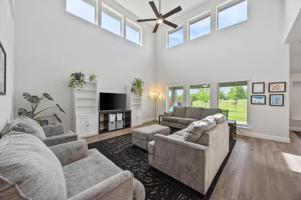 Waxahachie, Texas, 75165, United States, 5 Bedrooms Bedrooms, ,5 BathroomsBathrooms,Residential,For Sale,1828545