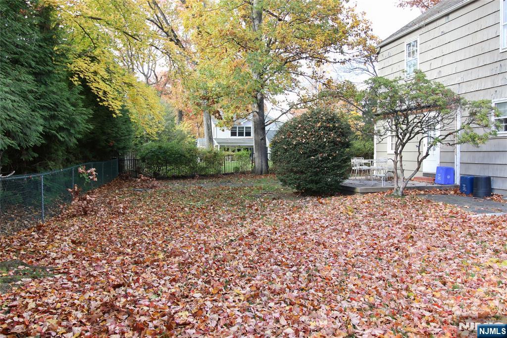 Tenafly, New Jersey, 07670, United States, 3 Bedrooms Bedrooms, ,2 BathroomsBathrooms,Residential,For Sale,1988997