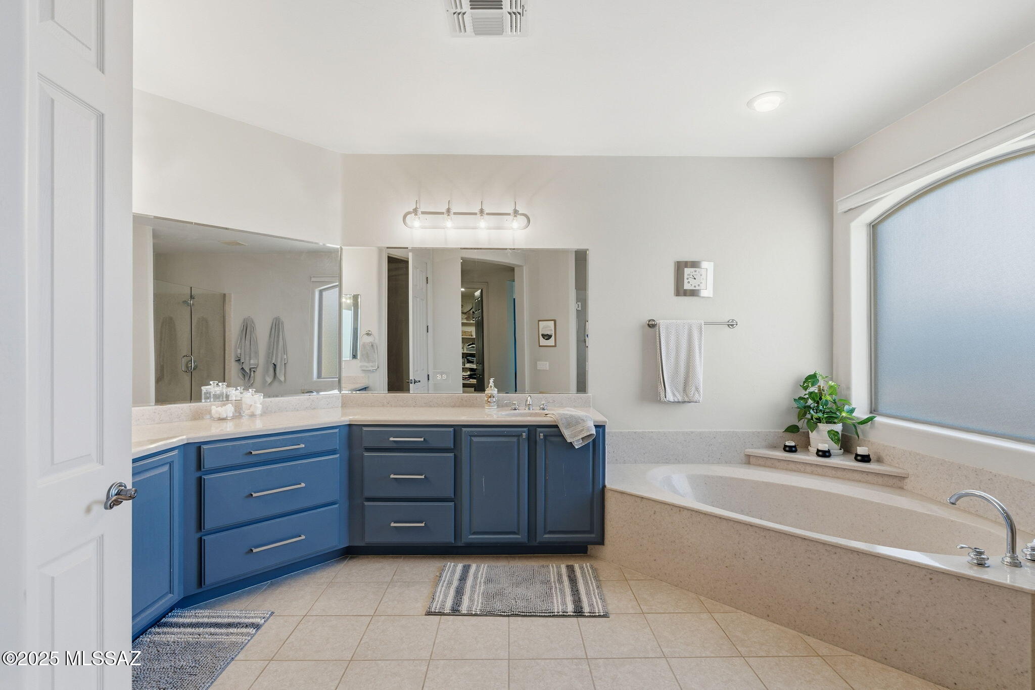 Tucson, Arizona, 85718, United States, 4 Bedrooms Bedrooms, ,4 BathroomsBathrooms,Residential,For Sale,1988951