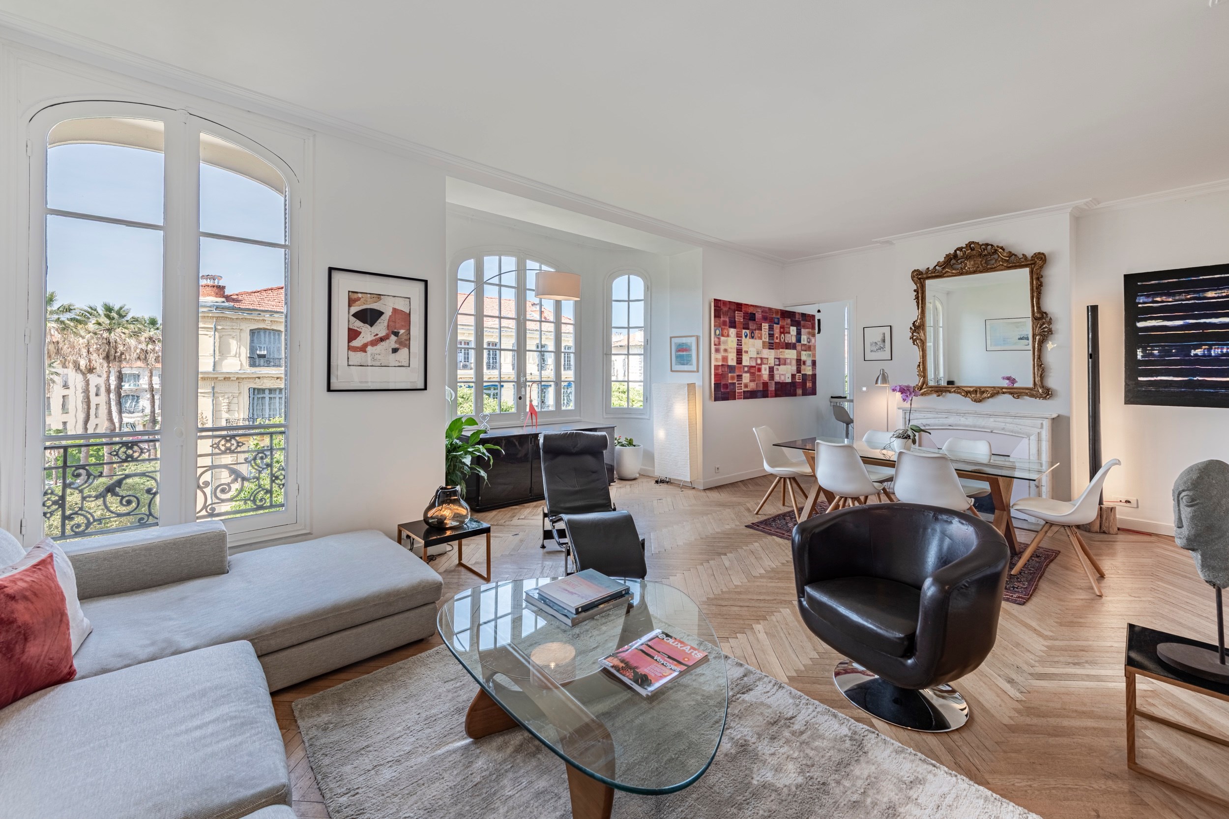  Nice Victor Hugo renovated 2 bedroom apartment 112 sqm with bow windows and par… - 物件實景