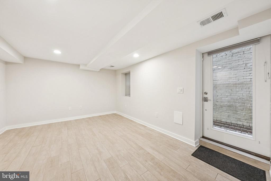 Washington, District of Columbia, 20001, United States, 6 Bedrooms Bedrooms, ,6 BathroomsBathrooms,Residential,For Sale,1983569