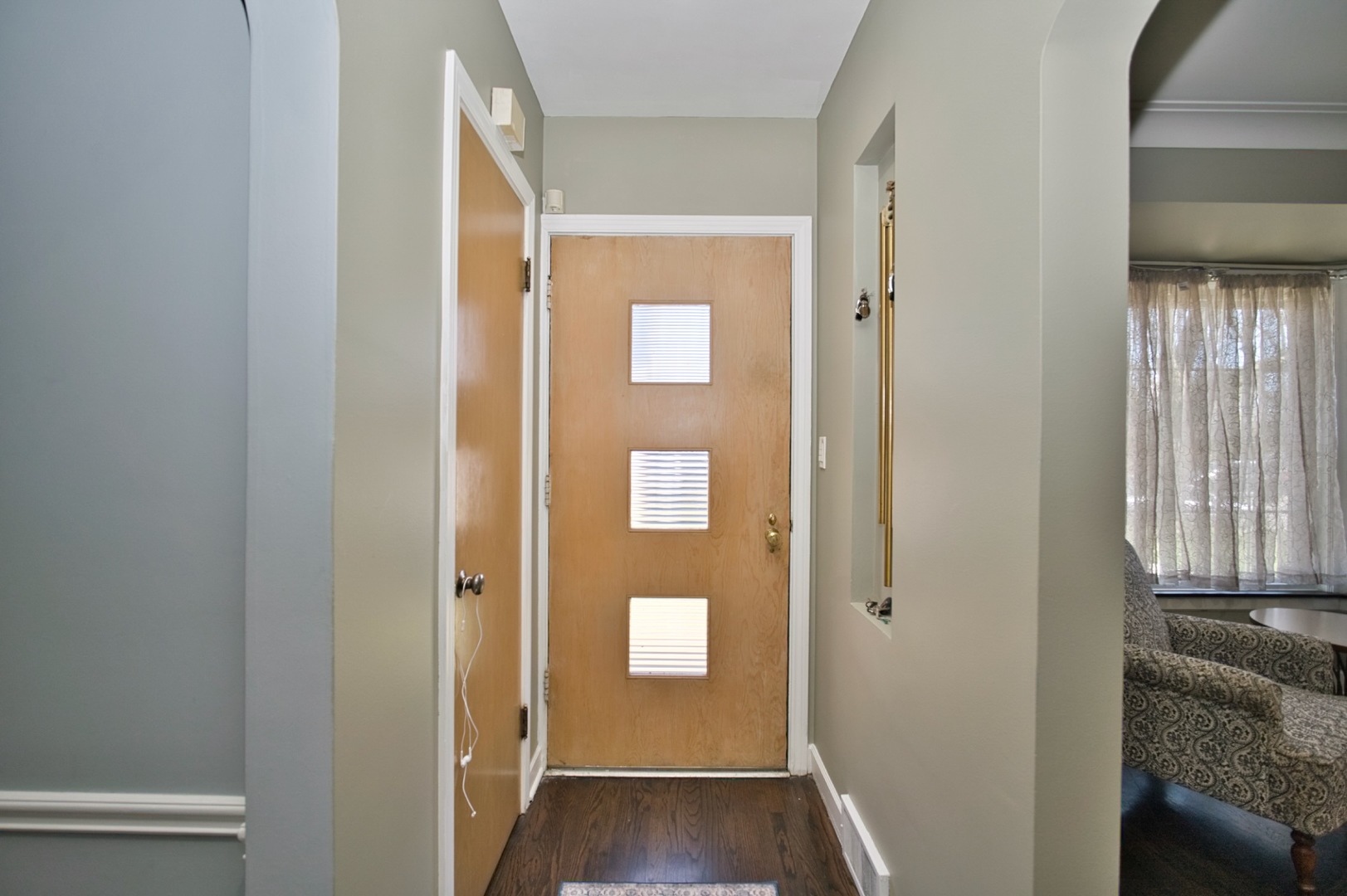 Lincolnwood, Illinois, 60712, United States, 3 Bedrooms Bedrooms, ,2 BathroomsBathrooms,Residential,For Sale,1863685