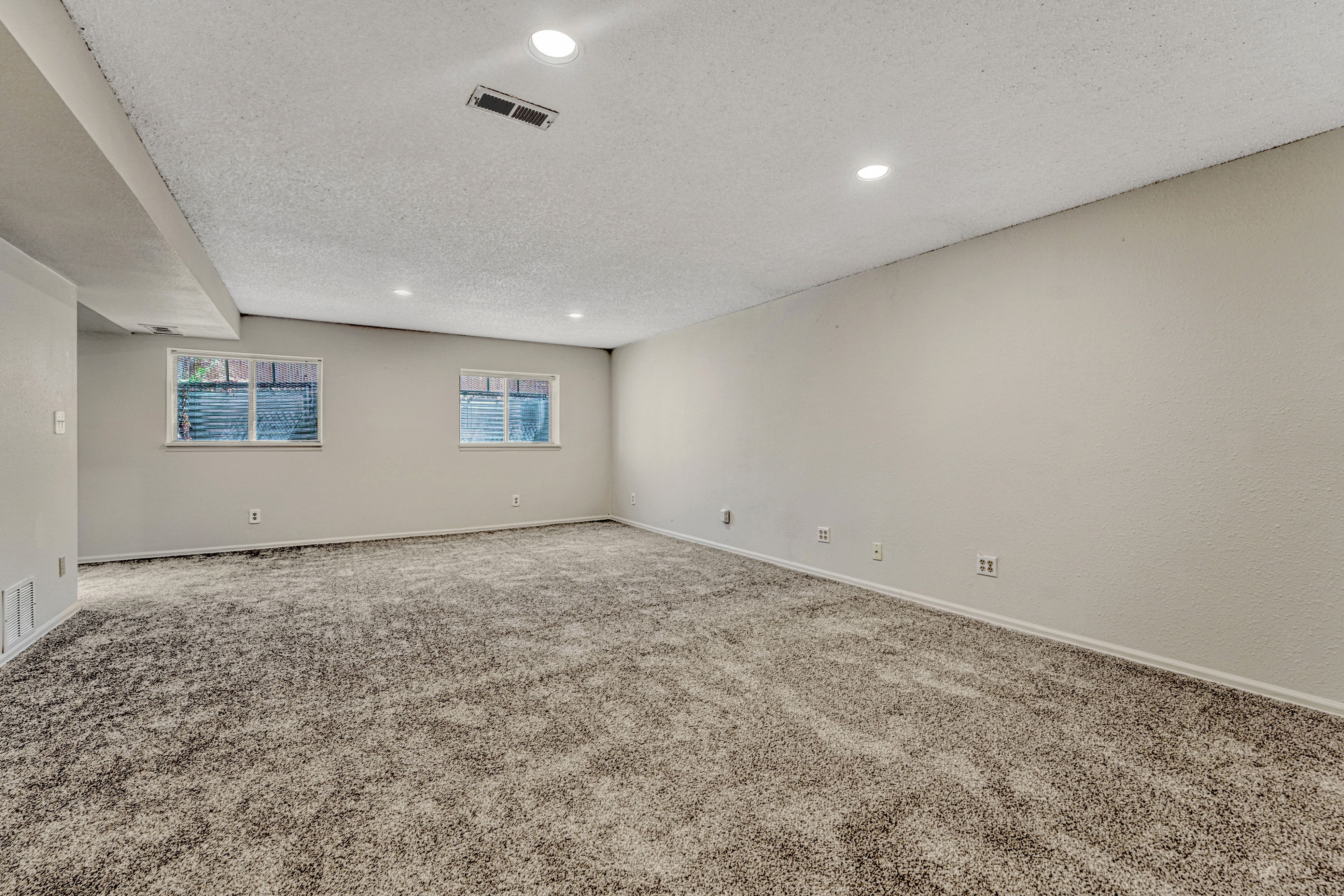  Hardwood Flooring and Mountain Views in 80919 - 物件實景