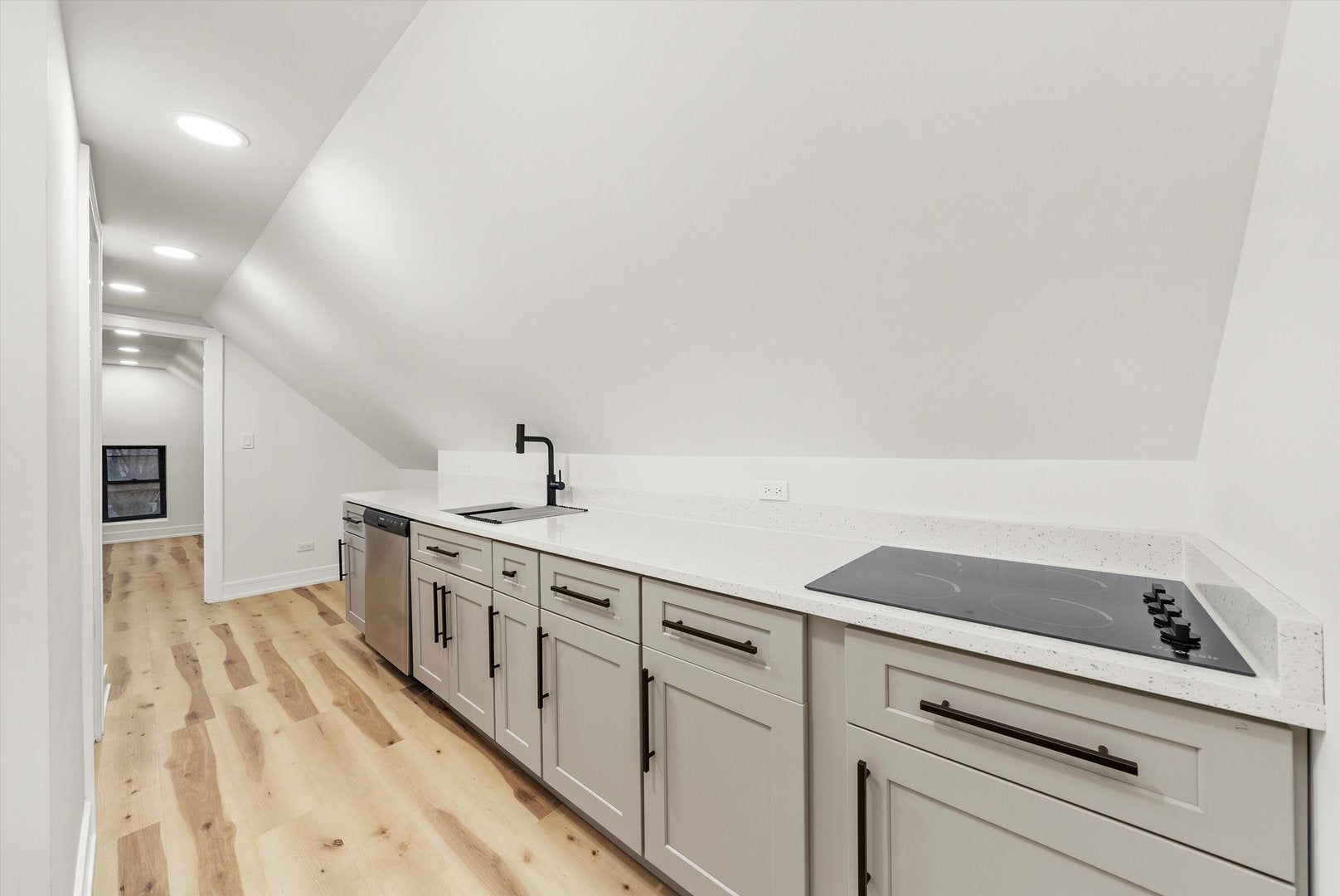 Chicago, Illinois, 60608, United States, 5 Bedrooms Bedrooms, ,3 BathroomsBathrooms,Residential,For Sale,2009072