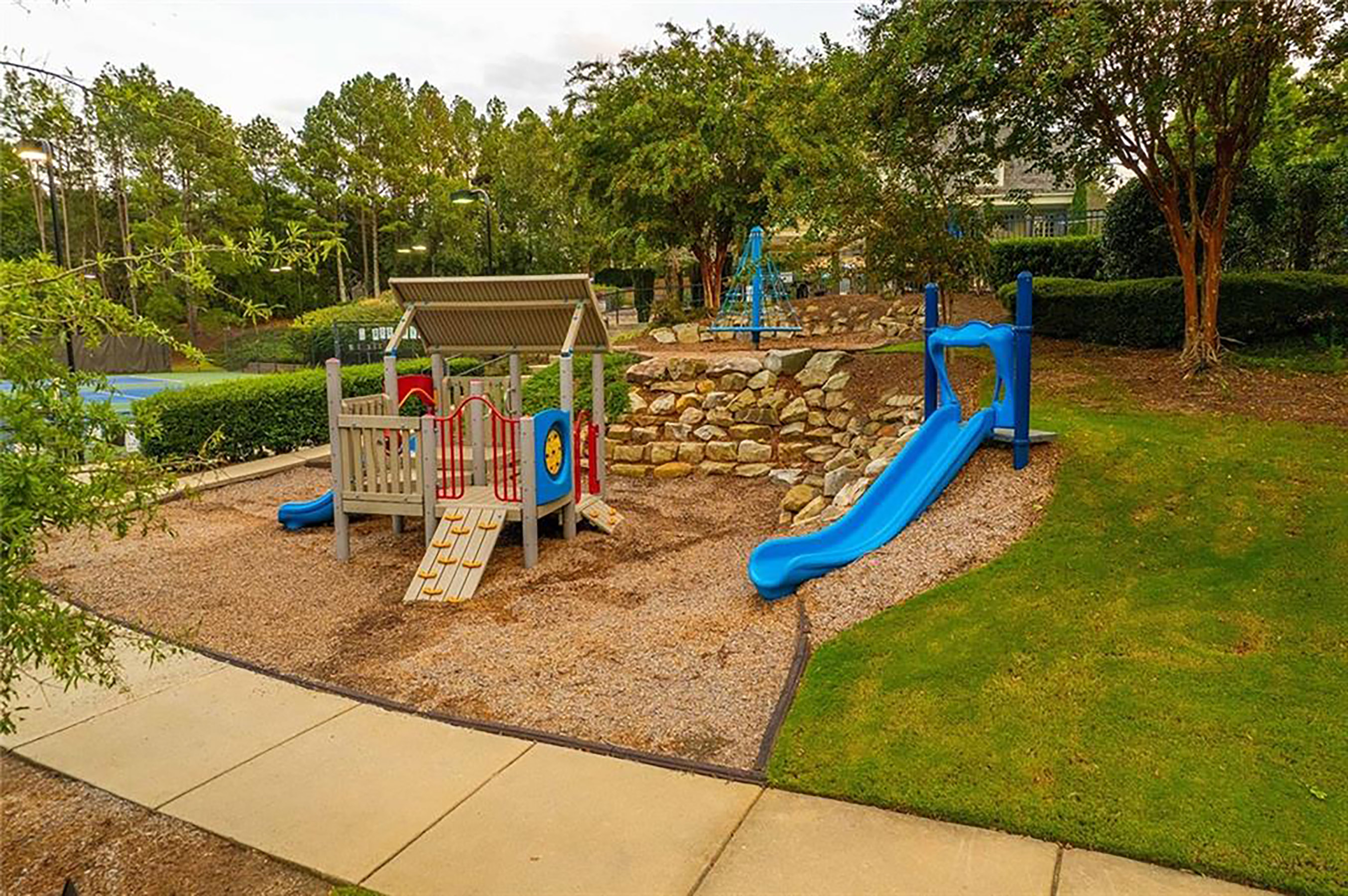  Luxury, Comfort and Privacy in One of Roswell