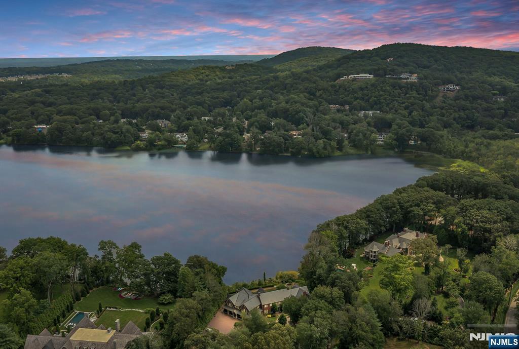 Franklin Lakes, New Jersey, 07417, United States, 6 Bedrooms Bedrooms, ,7 BathroomsBathrooms,Residential,For Sale,1903757