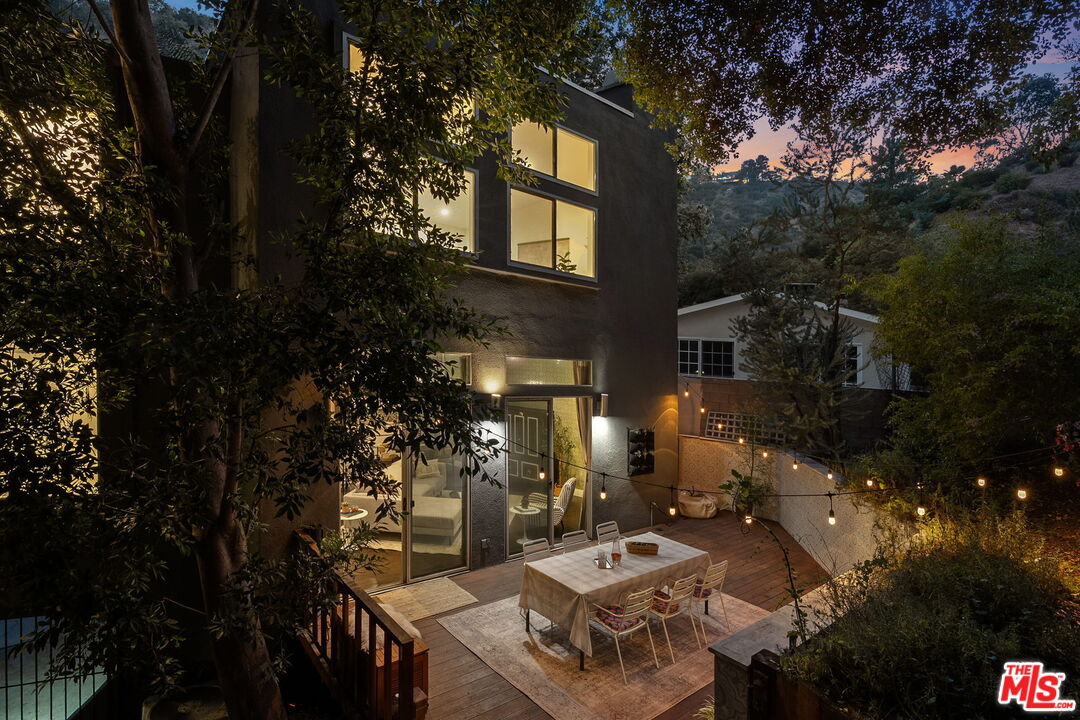 Los Angeles, California, 90046, United States, 3 Bedrooms Bedrooms, ,2 BathroomsBathrooms,Residential,For Sale,1910826