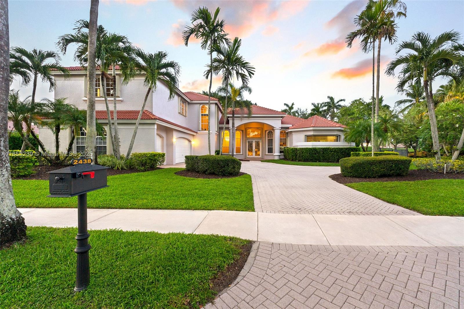 Weston, Florida, 33327, United States, 5 Bedrooms Bedrooms, ,6 BathroomsBathrooms,Residential,For Sale,1919791