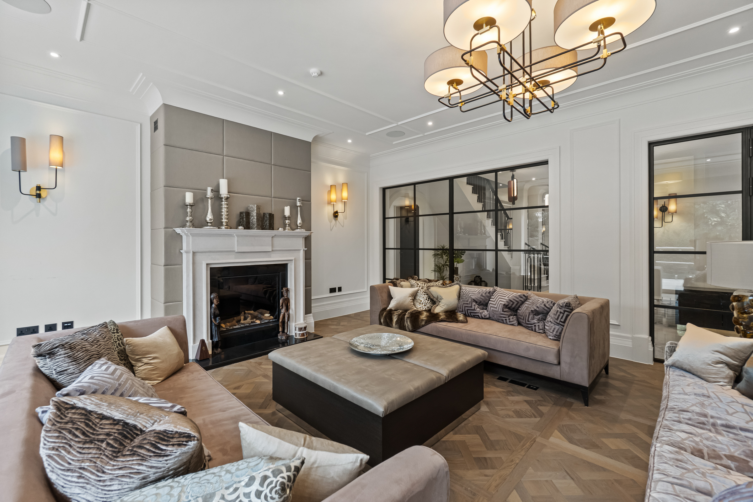  A seven-bedroom Cobham home with a swimming pool and landscaped gardens - 物件實景